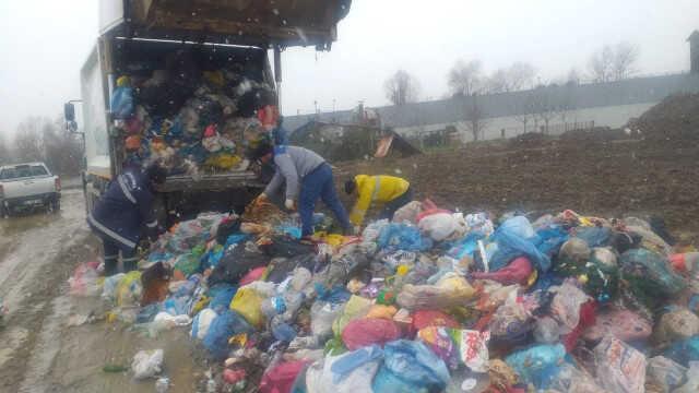 Tablet almak için para biriktirdiği kumbarayı yanlışlıkla çöpe attı