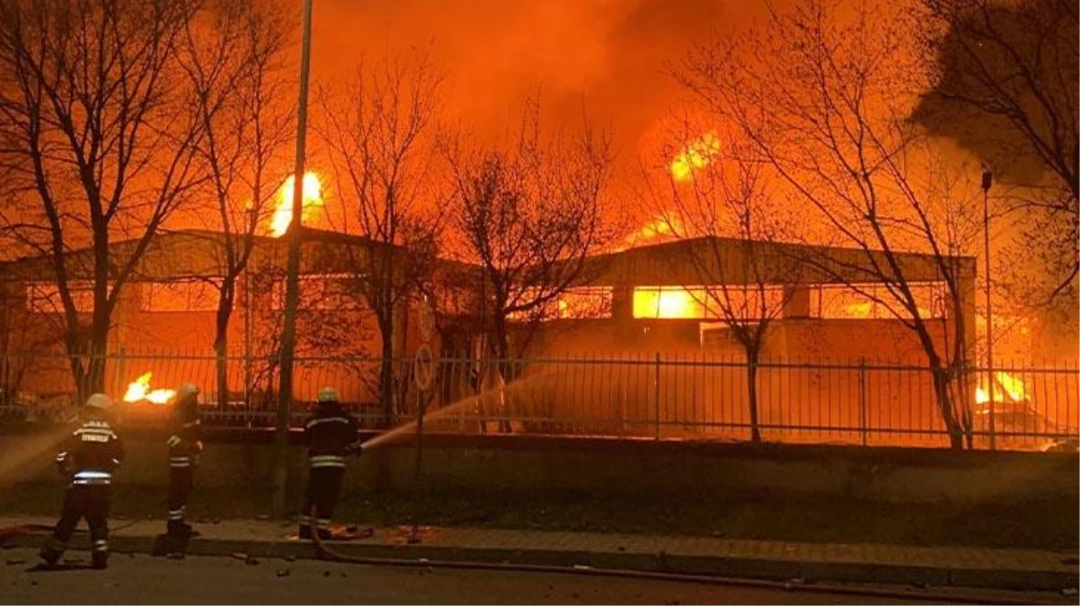 Patlamalarla birlikte büyüyen parfüm fabrikasındaki yangın güçlükle söndürüldü