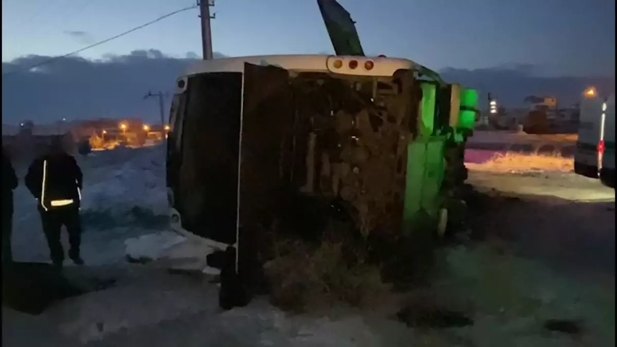 Yozgat\'ta Yolcu Otobüsü Devrildi; 1 Kişi Öldü, 25 Kişi Yaralandı