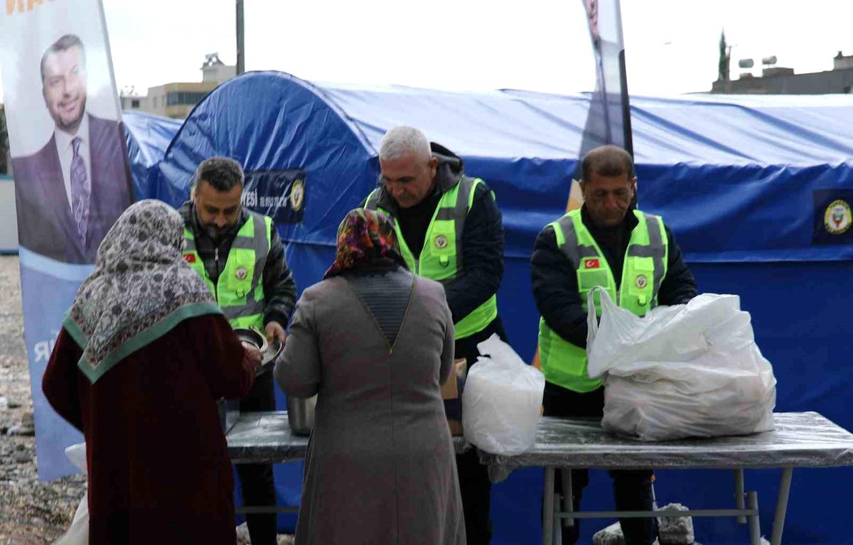 Yüreğir Belediyesinden Adıyaman\'da iftar yemeği