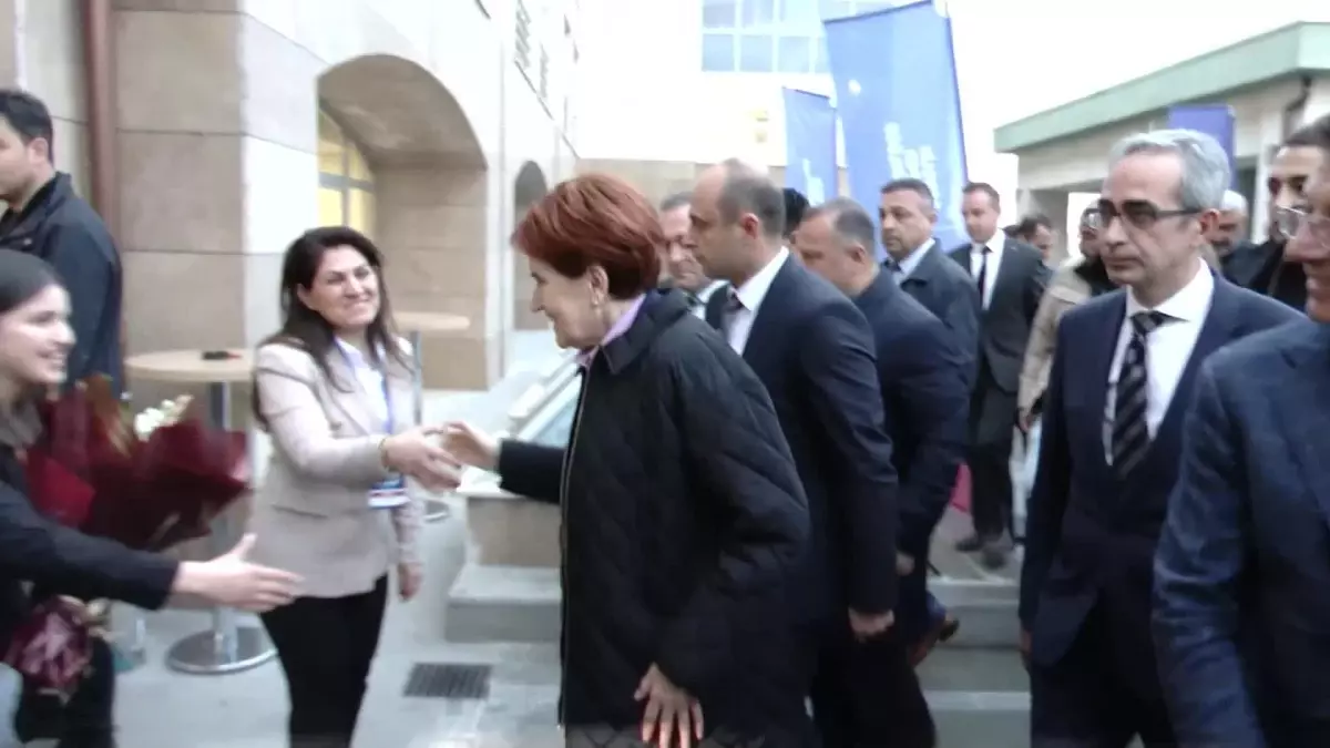 Akşener ve İmamoğlu, Öğrenci Yurdu\'nda İftar Yaptı
