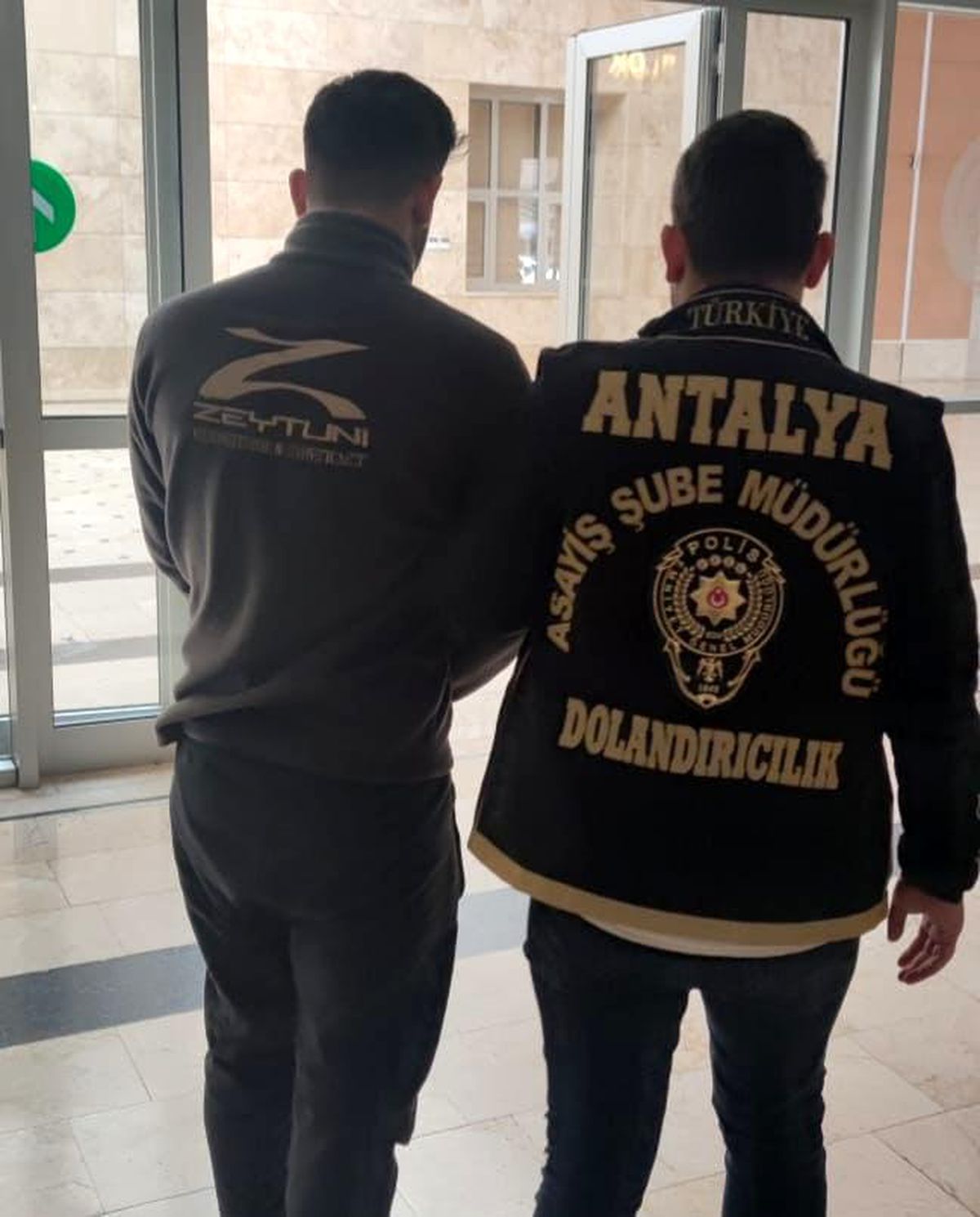 Antalya\'da sazan sarmalı yöntemiyle dolandırıcılık yapan şahıs yakalandı