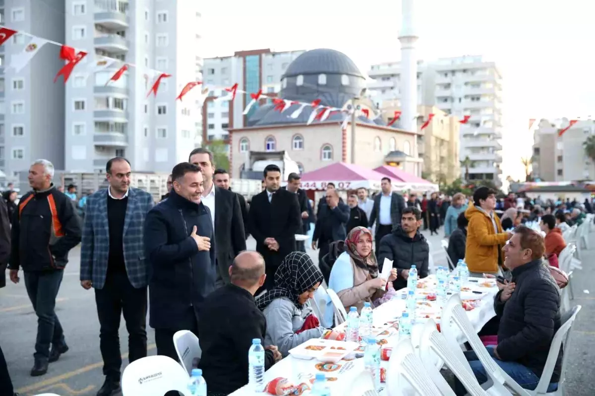 Başkan Yücel, vatandaşlarla iftarda buluştu