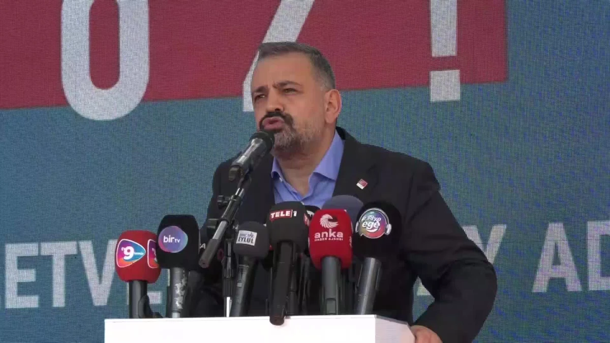 CHP İzmir\'de Aday Adaylarını Tanıtıldı. CHP İzmir İl Başkanı Şenol Aslanoğlu: "Cumhurbaşkanlığı Seçiminde Hedefimiz İzmir\'de Yüzde 75\'i Yakalamak"