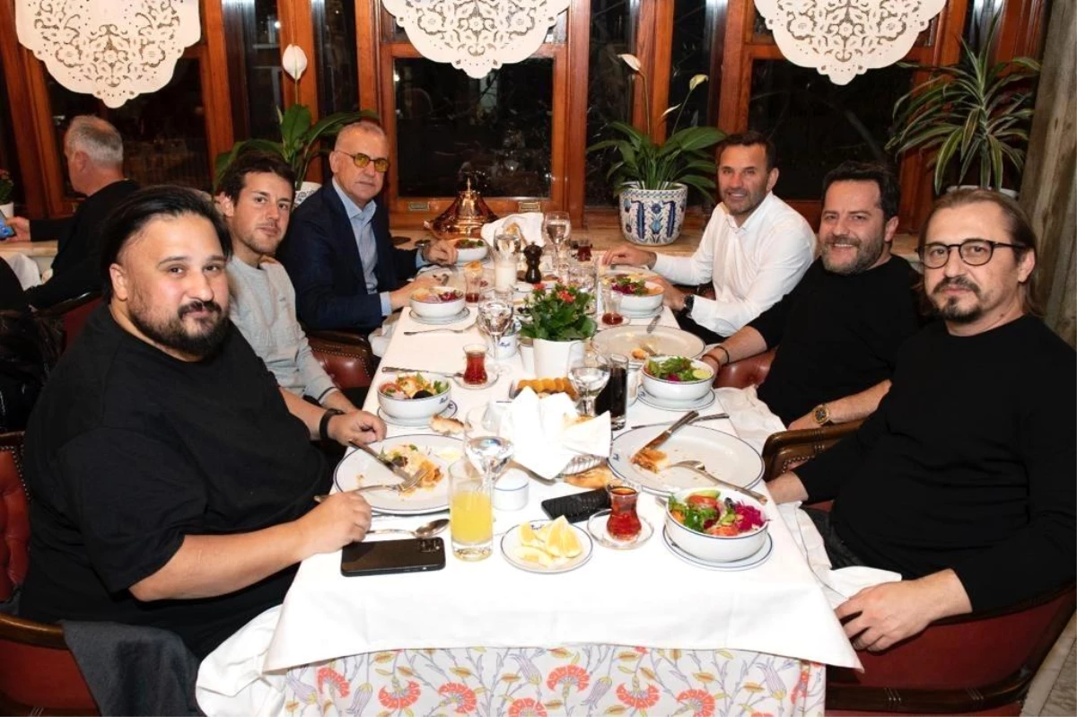 SPOR Galatasaray\'da yönetim, teknik heyet ve futbolcular iftarda buluştu