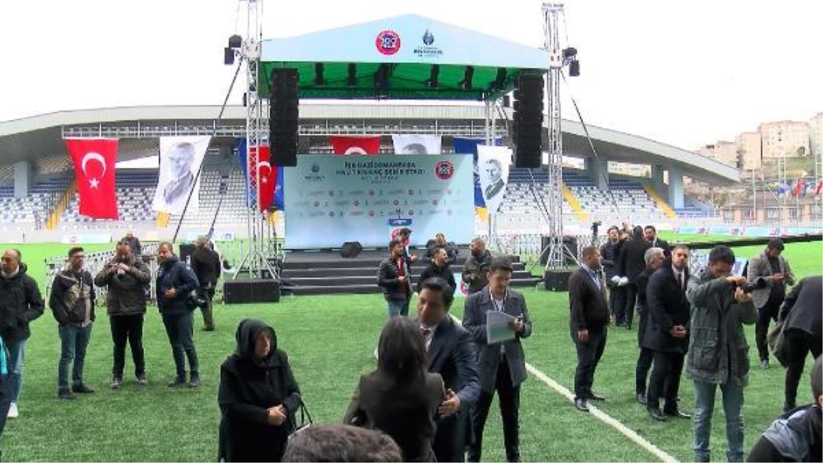 İBB Gaziosmanpaşa Halit Kıvanç Şehir Stadı\'nın açılışı yapıldı