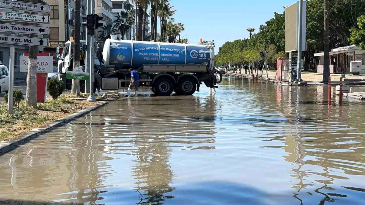 İskenderun\'da denizin taştığı bölgelerde çalışma başlatıldı