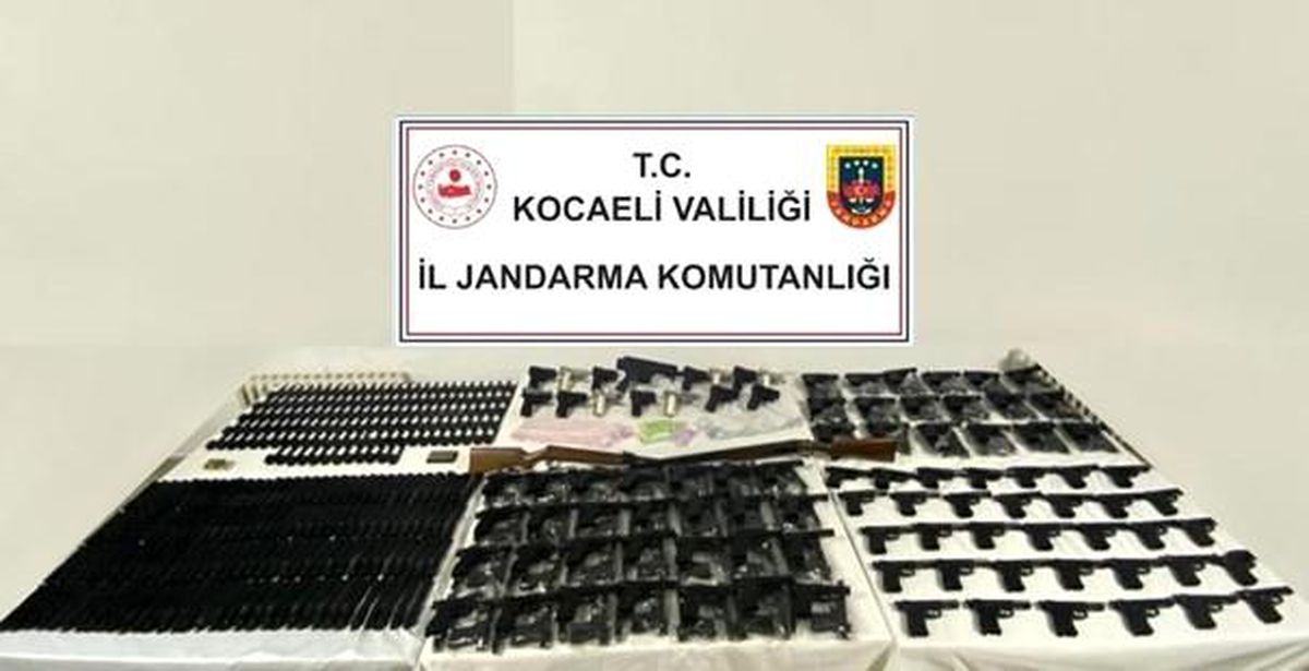 Kocaeli\'de bir ayda 28 silah ve 835 silah parçası ele geçirildi