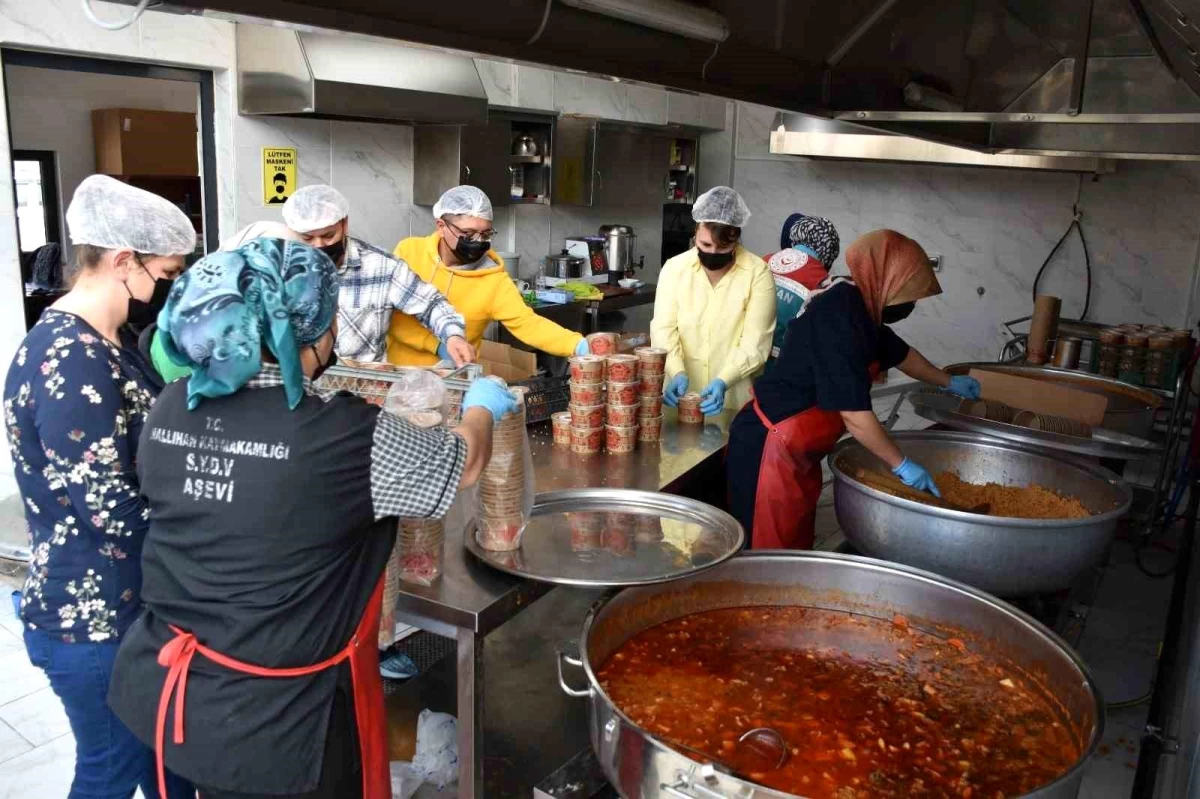 Nallıhan Belediyesi\'nden günlük 2 bin aileye sıcak yemek