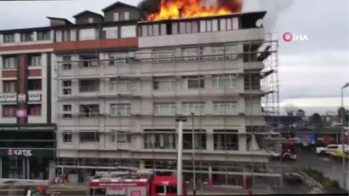 Of'ta korkutan çatı yangını