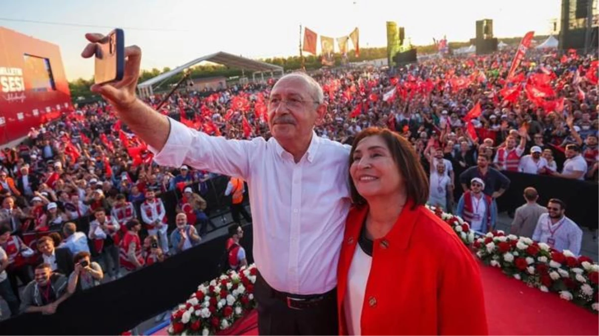 Selvi Kılıçdaroğlu, eşiyle birlikte olduğu kareyi "En çok sevdiğim fotoğraflardan biri" notuyla paylaştı