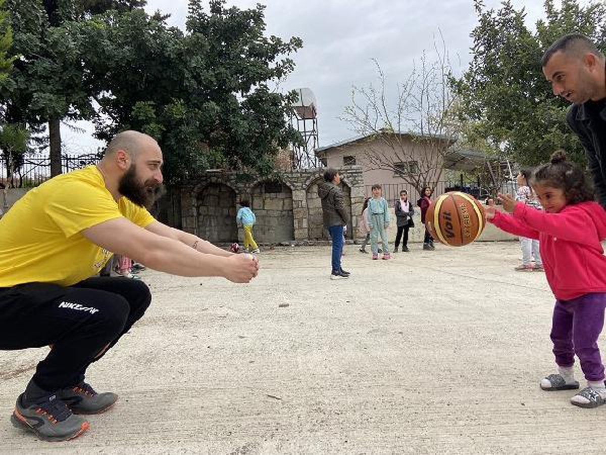 Şile Spor Akademisi eğitmenleri Hatay\'da depremzede çocuklarla bir aray geldi