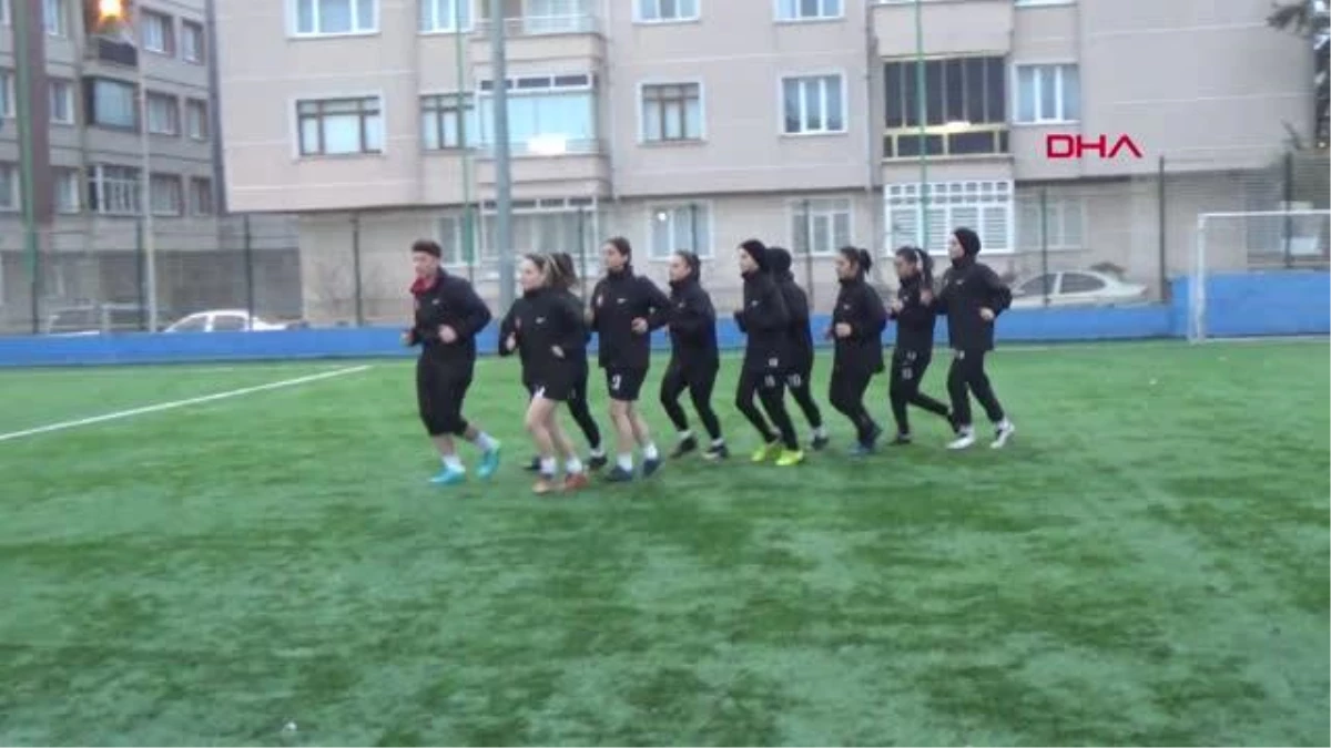 SPOR Kütahya\'nın ilk kadın futbol takımı üst ligleri hedefliyor