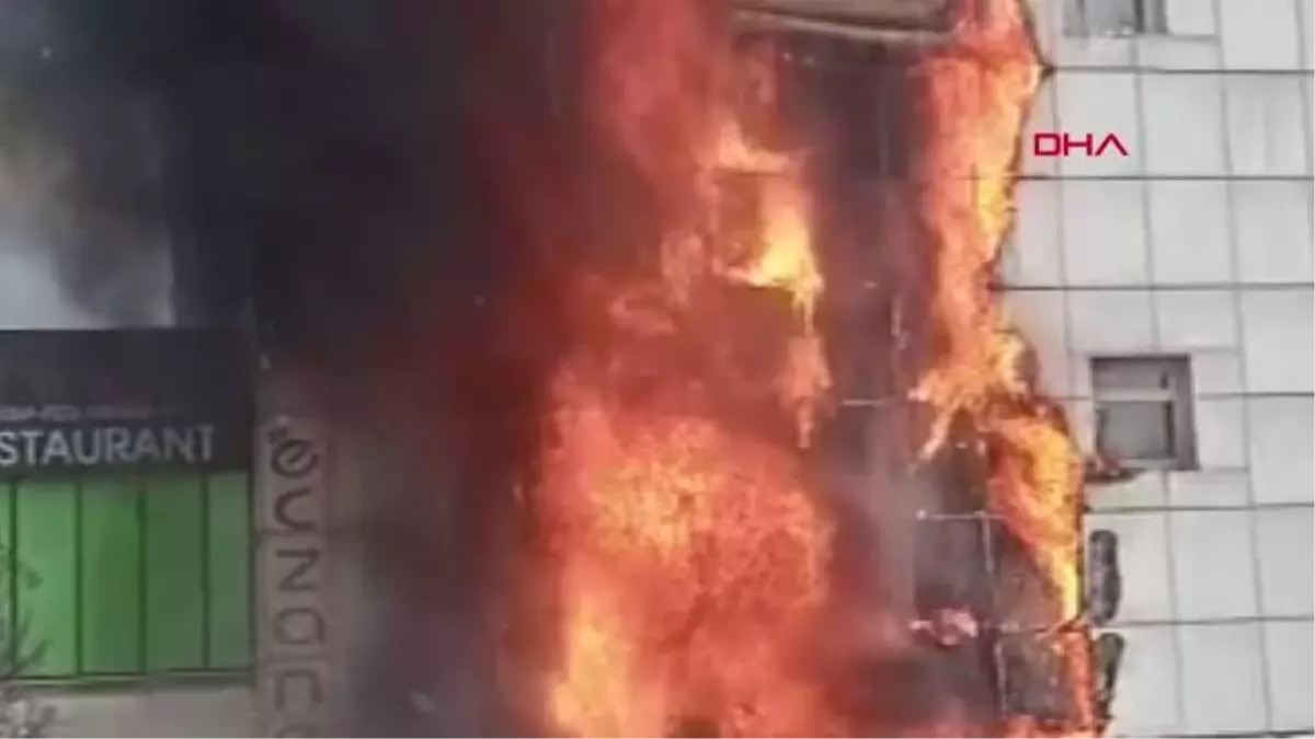 Ankara\'da AVM\'de yangın paniği