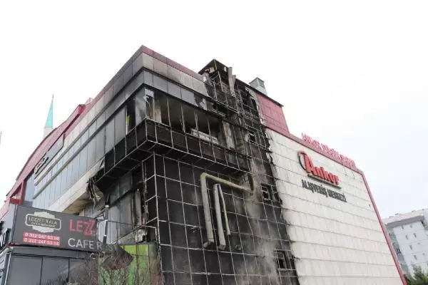 Ankara'da AVM'de yangın paniği