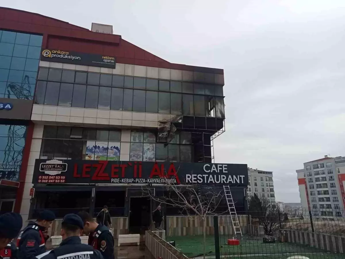 Ankara\'da korkutan AVM yangını