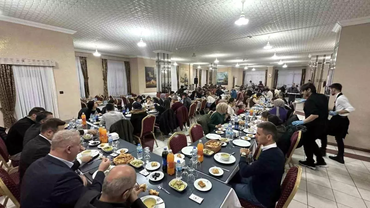 Bayburt\'ta depremzedelere iftar programı düzenlendi