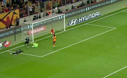 Belki de şampiyonluğu getirecek! Nelsson çizgiden çıkardı, Galatasaray'ı hayatta tuttu