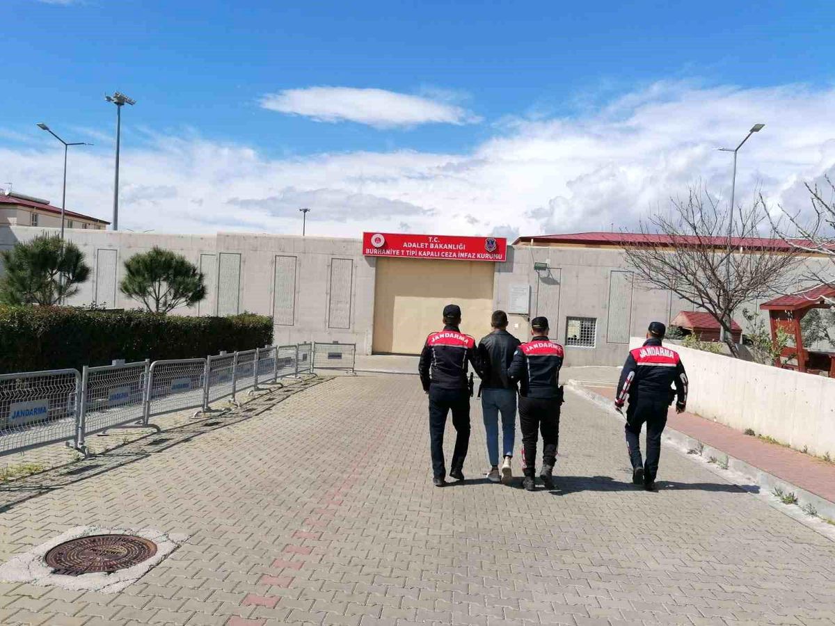 Bidon ve soba kovası çalan hırsız jandarma tarafından yakalandı