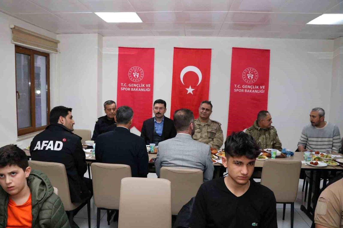Bingöl\'de jandarma depremzedelerle iftarda buluştu