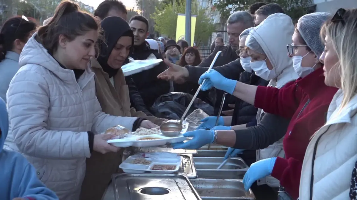 Buca Belediye Başkanı Kılıç: "Adnan Kahveci Caddesi\'ni Kesintisiz Ulaşıma Açtık. İnşallah Buca\'mızın Trafiğine Bir Katkısı Olur"