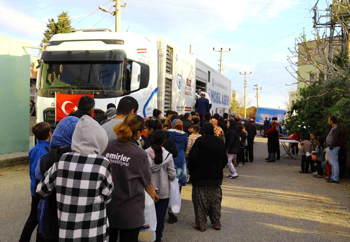 Büyükşehir Mobil Aşevi yemek ikramlarını sürdürüyor