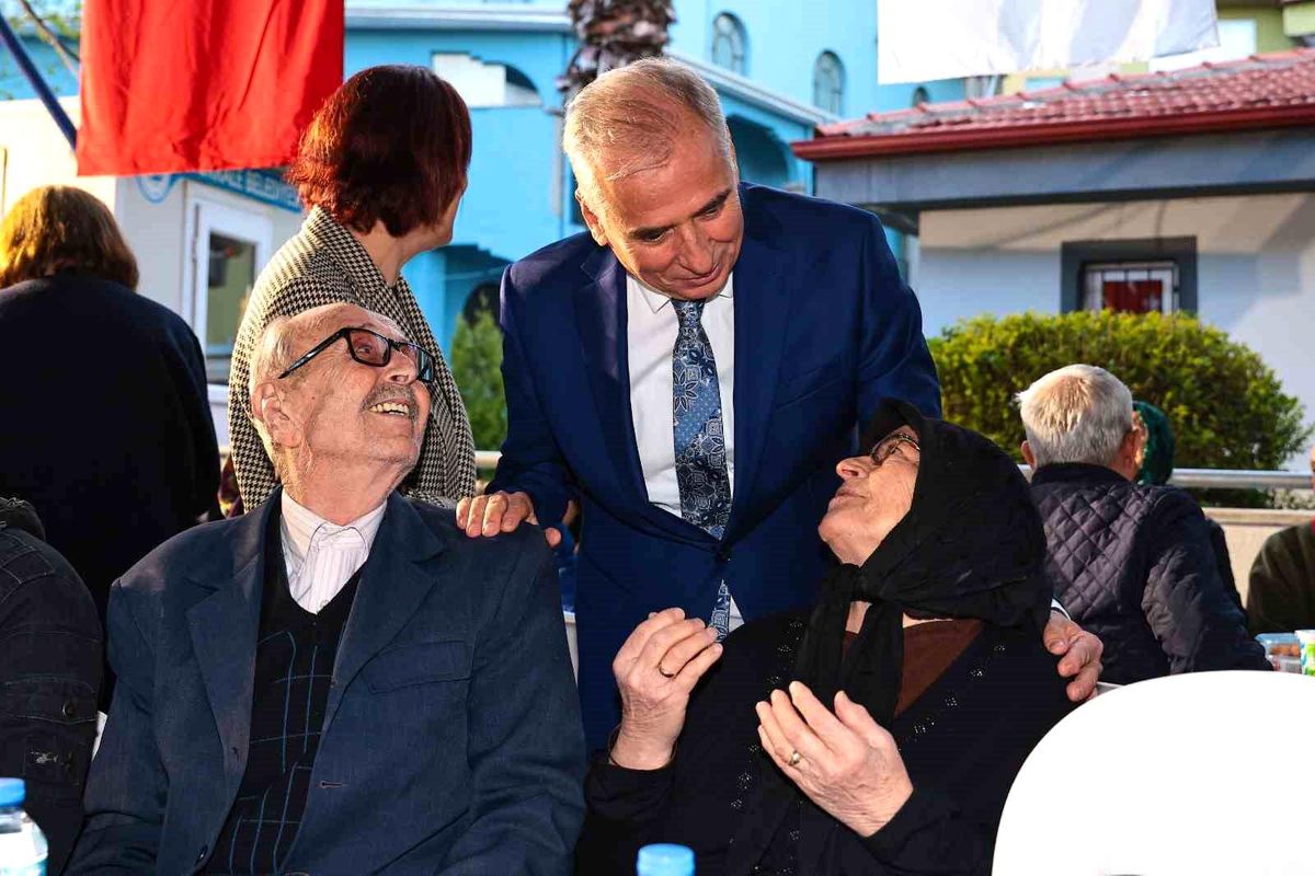 Denizli Büyükşehirin iftar bereketi Pelitlibağ\'a taşındı