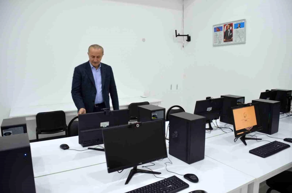 Didim\'de Belediyesi üniversite öğrencileri için bilgisayar sınıfı oluşturdu