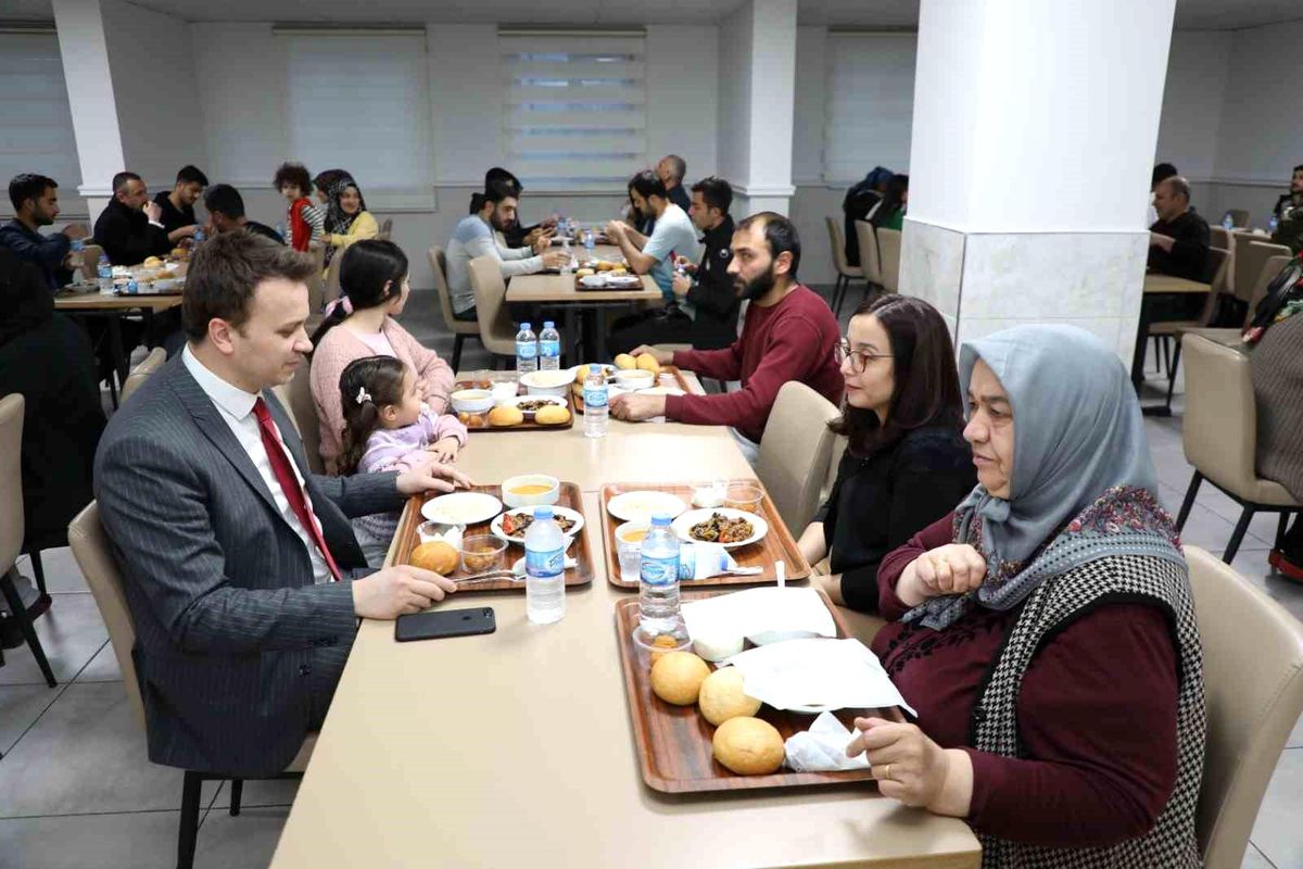 Erzincan\'da depremzedelere iftar programı düzenlendi