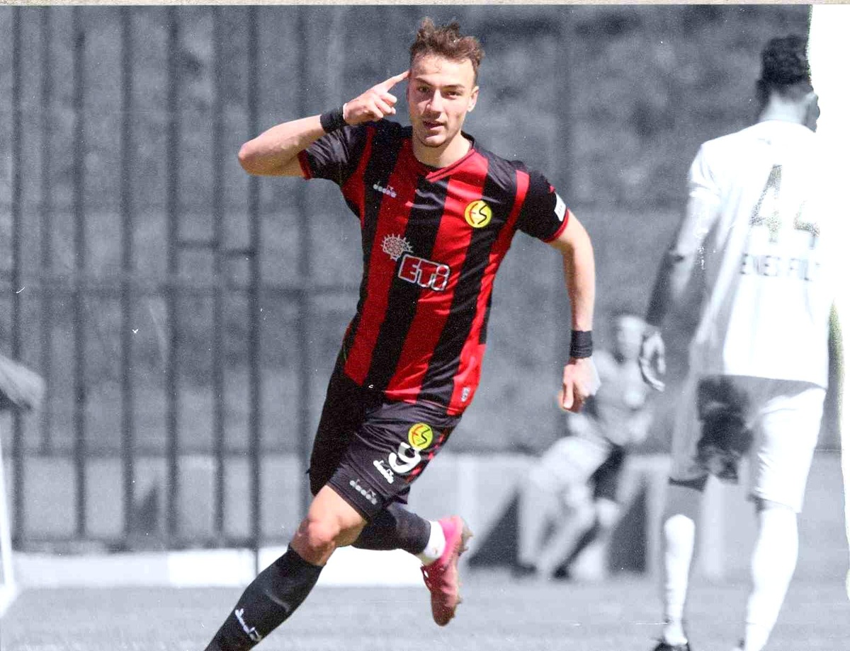 Eskişehirspor 2 farkı koruyamayarak Trabzon\'dan 1 puanla döndü