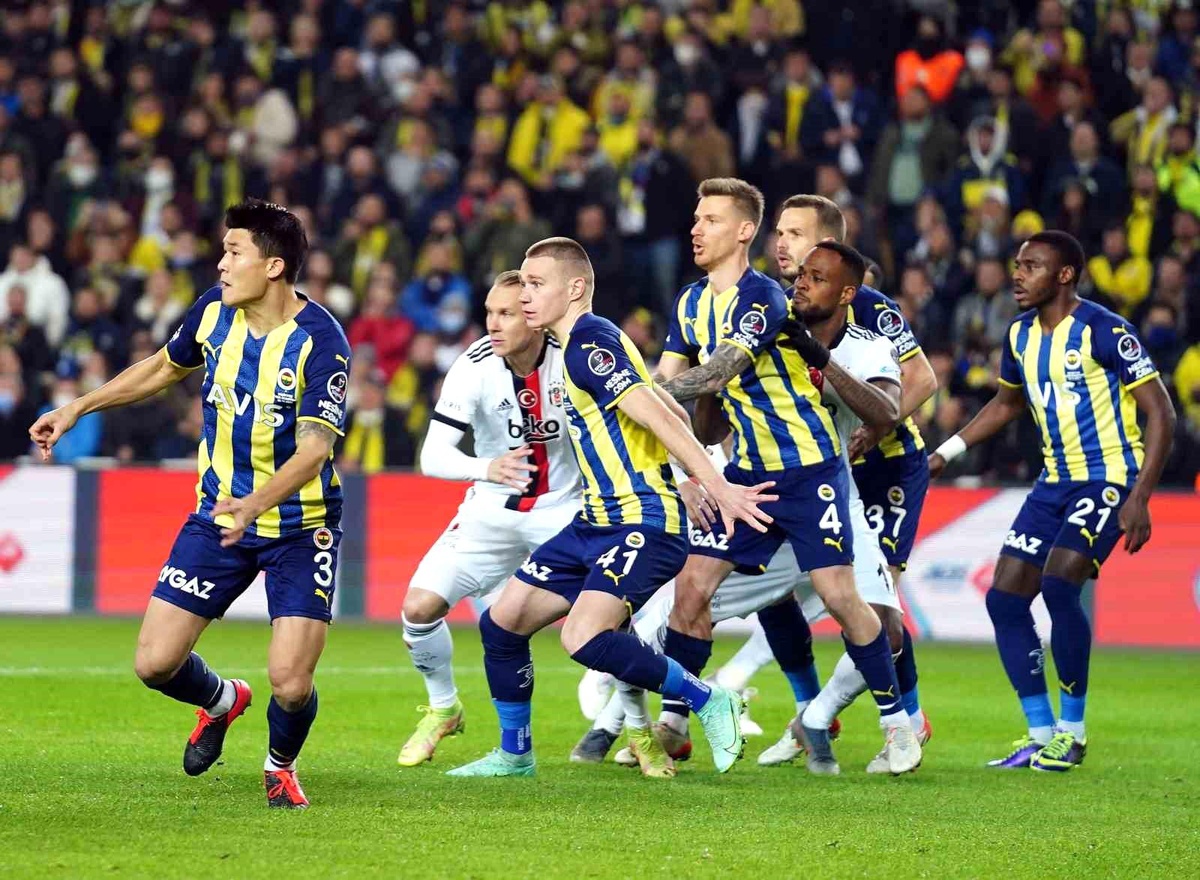 Fenerbahçe, Kadıköy\'de Beşiktaş\'a karşı üstün