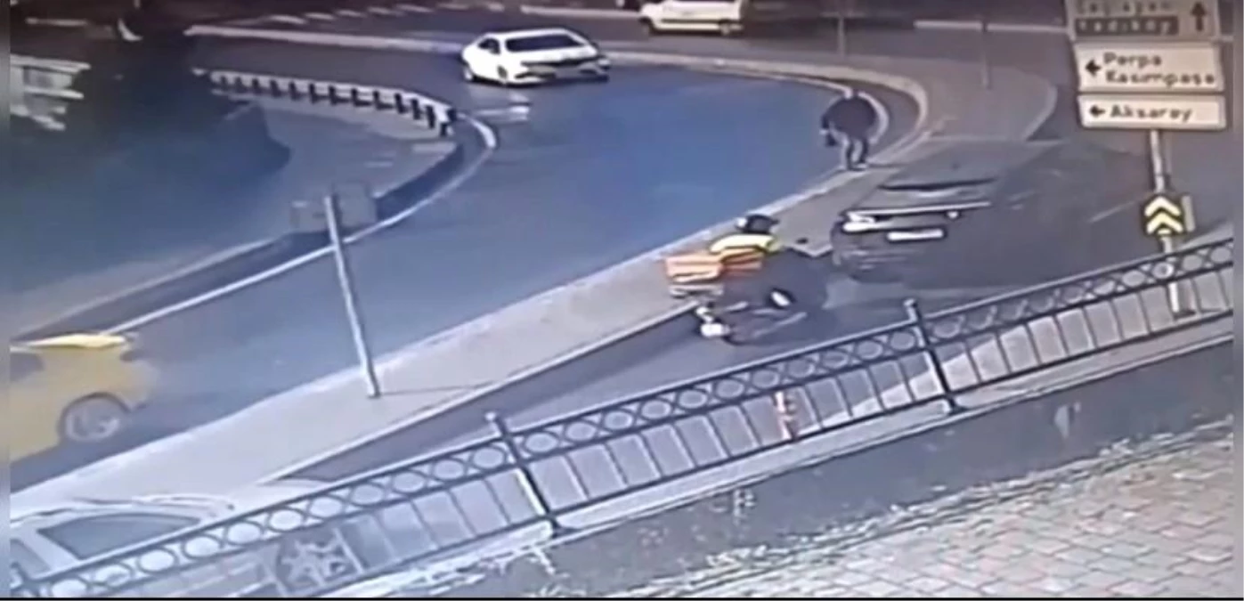 İstanbul\'da lüks araçla \'navigasyon\' kazası kamerada: Kuryeye 300 euro verip kaçtılar