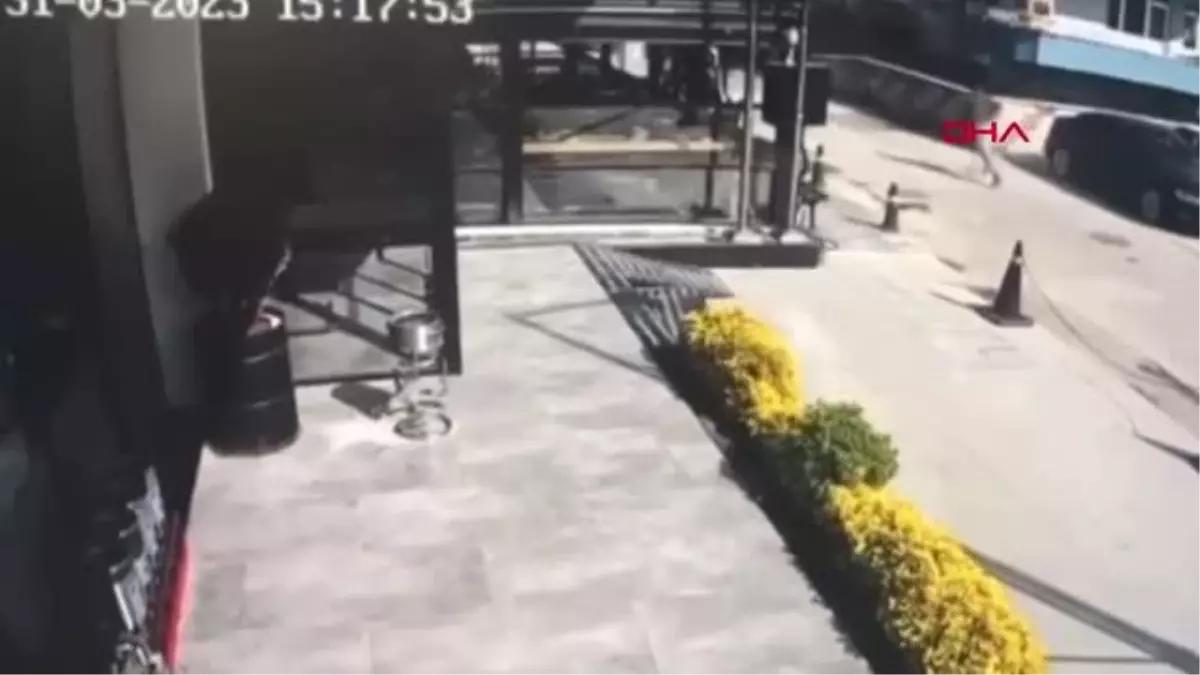 KAFETERYADAN ÇIKIŞTA YAŞANAN SİLAHLI SALDIRI GÜVENLİK KAMERASINDA