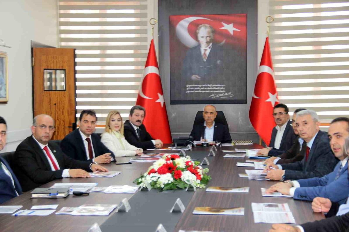 Kirişci, Bakanlığına bağlı müdürlüklerden brifing aldı