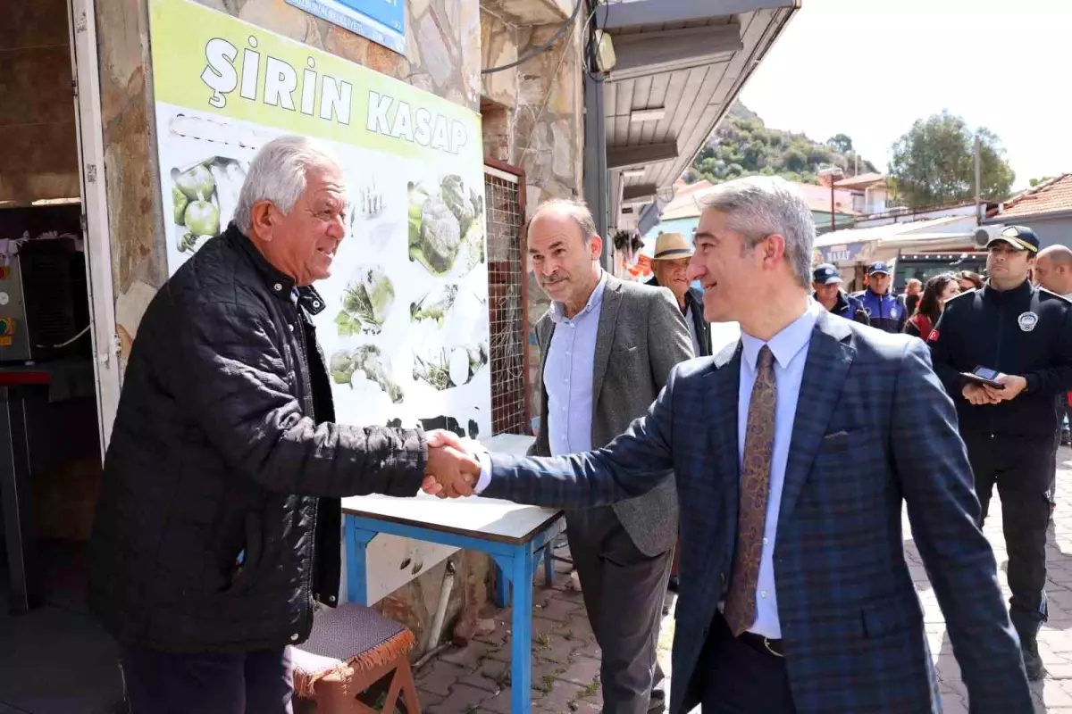 Marmaris Belediye Başkanı Oktay, Bozburun\'da vatandaşlarla bir araya geldi