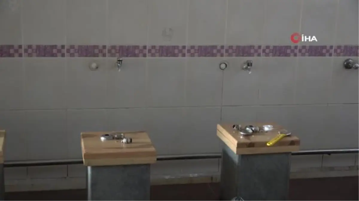 Ramazan ayında caminin muslukları çalındı