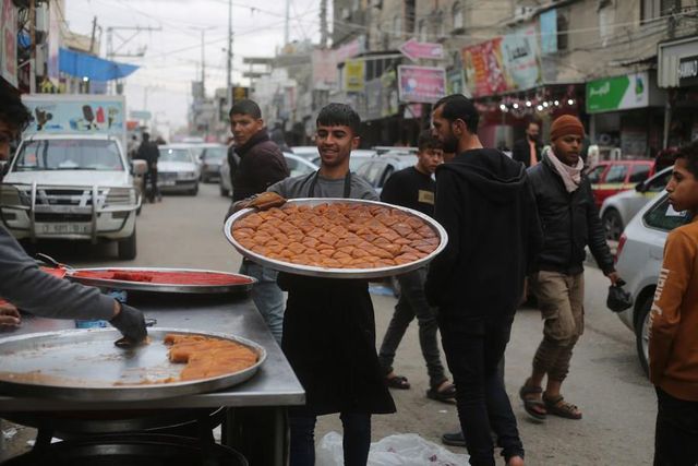 Ramazan'da Ortadoğu Pazarları Envai Çeşit Tatlıyla Dolup Taştı