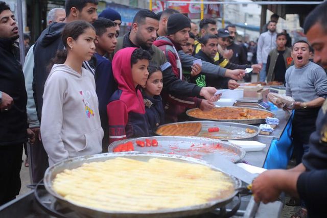 Ramazan'da Ortadoğu Pazarları Envai Çeşit Tatlıyla Dolup Taştı