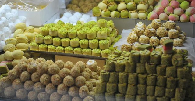 Ramazan'da Ortadoğu Pazarları Envai Çeşit Tatlıyla Dolup Taştı