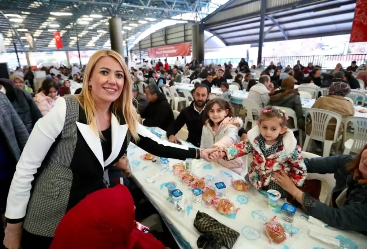 Ramazan\'ın huzuru, paylaşmanın güzelliği Merkezefendi\'de yaşanıyor