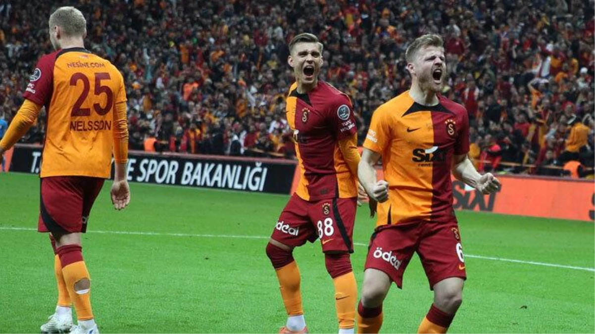 Son Dakika: Lider Galatasaray, son dakikalarda bulduğu gollerle Adana Demirspor\'u 2-0\'lık skorla mağlup etti