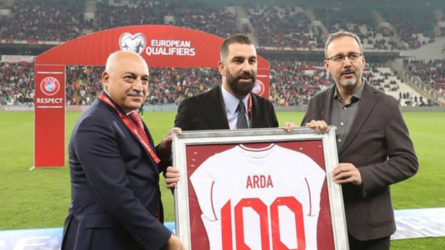 Süper Lig ekibinden Arda Turan bombası! Milli Takım'a gidecek derken ters köşe yaptı