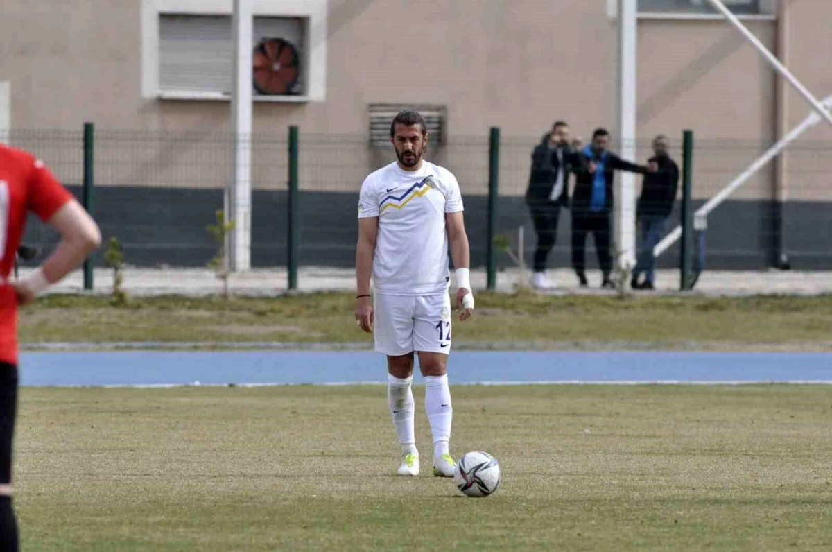 Talasgücü\'nde Ahmet Şahbaz gollerini frikikten atıyor
