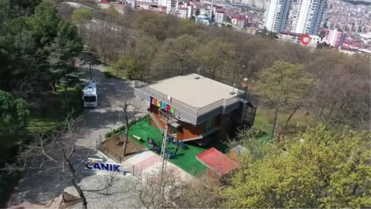 Tersine dünya: \'Ters Ev\' ziyaretçi akınına uğruyor