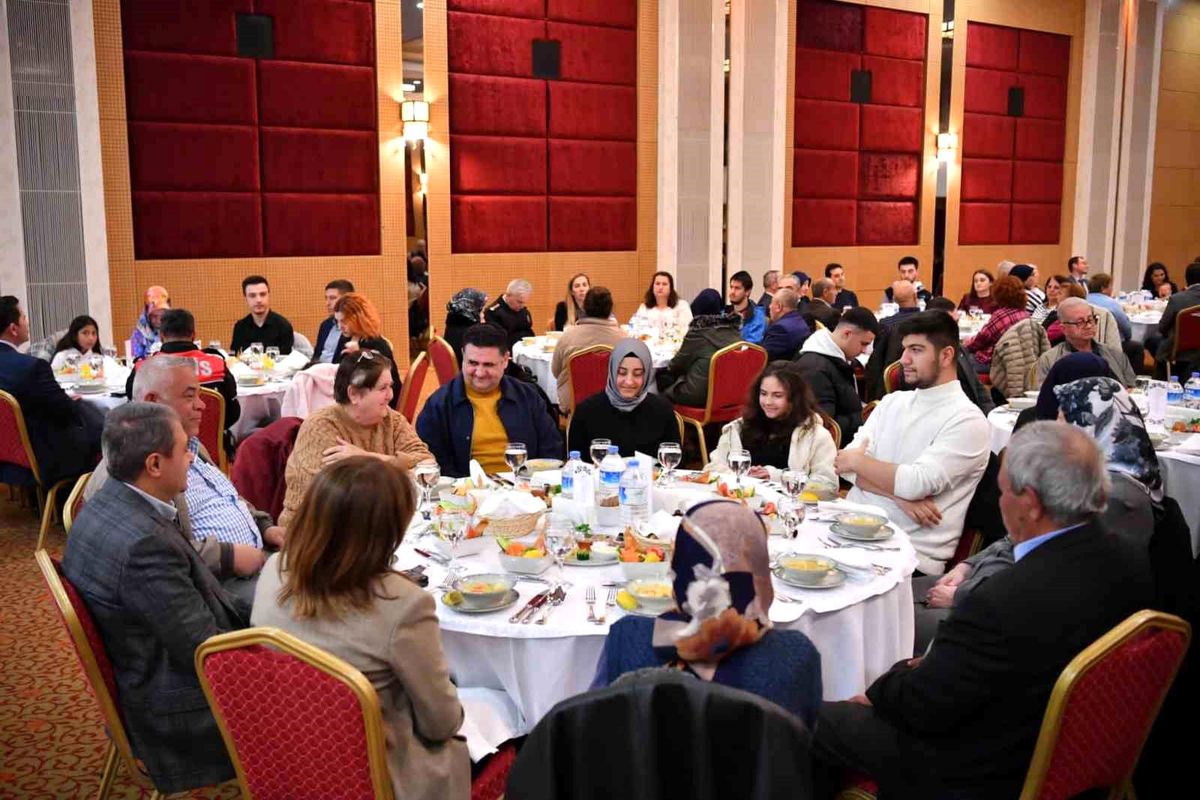 Vali Şıldak Edremit\'te iftar programına katıldı