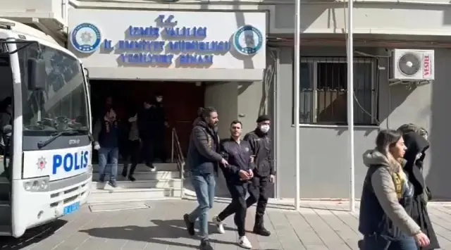 Yeşilçam filmleri gerçek oldu: İçeceklerine 'kokusuz aseton' atıp uyutarak dolandırmışlar Yeşilçam filmleri gerçek oldu: İçeceklerine 'kokusuz aseton' atıp uyutarak dolandırmışlar