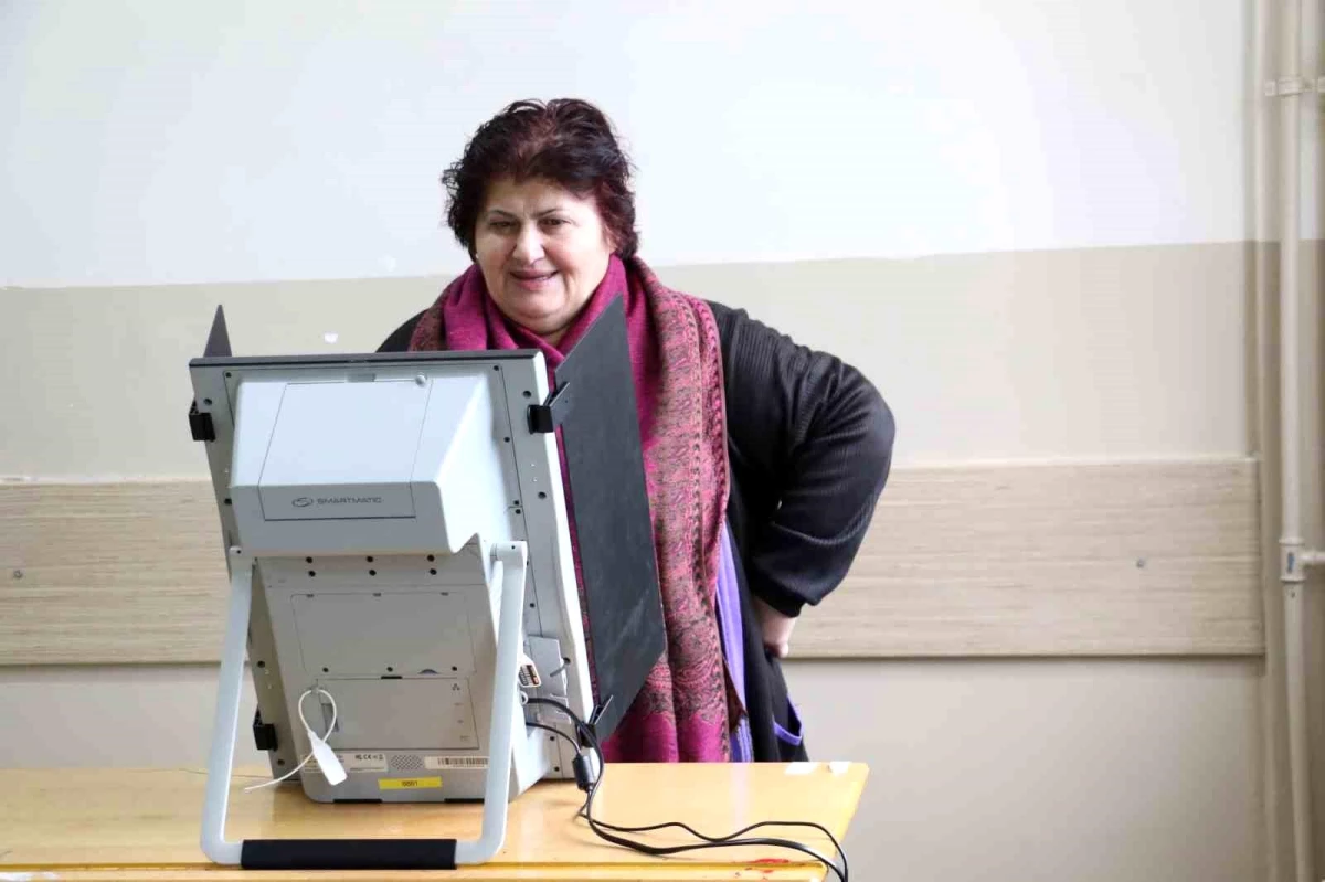 Bulgaristan seçimleri için Eskişehir\'de çifte vatandaşlar sandık başına gitti