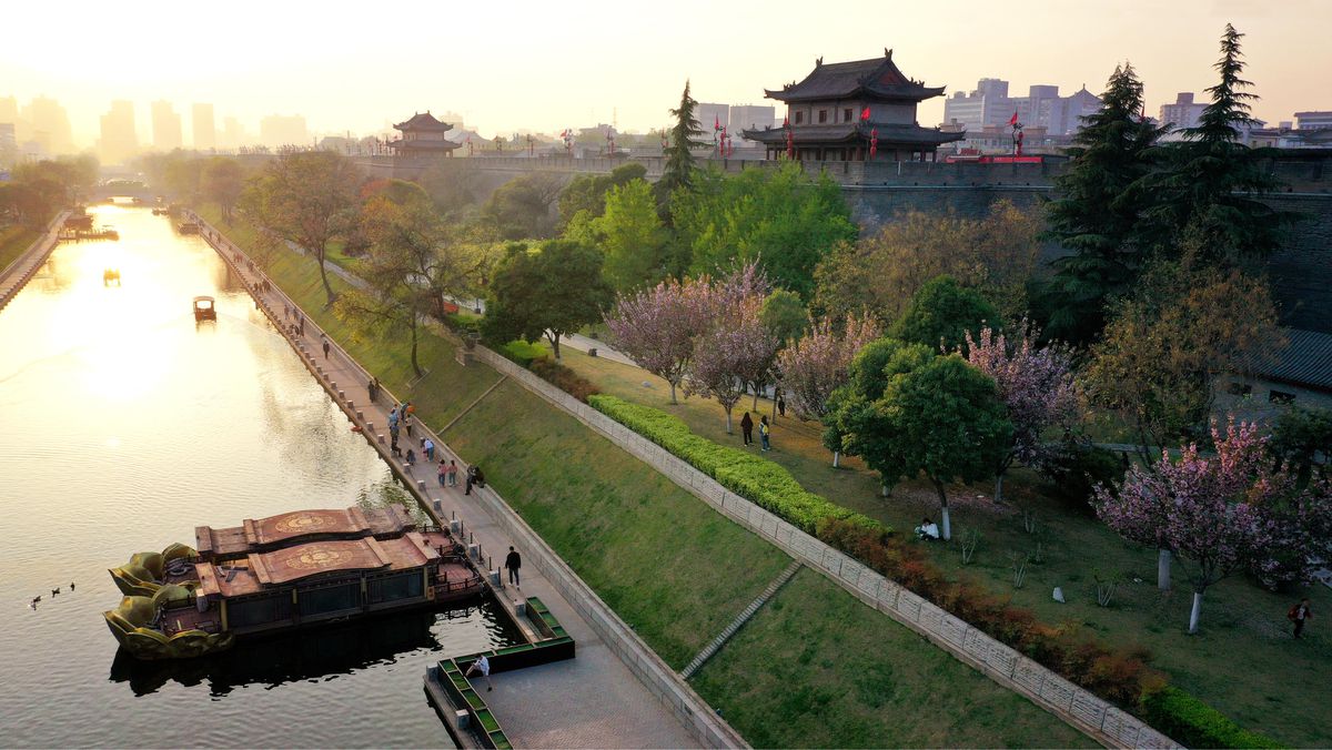 Çin\'in Xi\'an Kentinde Nefes Kesen Gün Batımı Manzarası