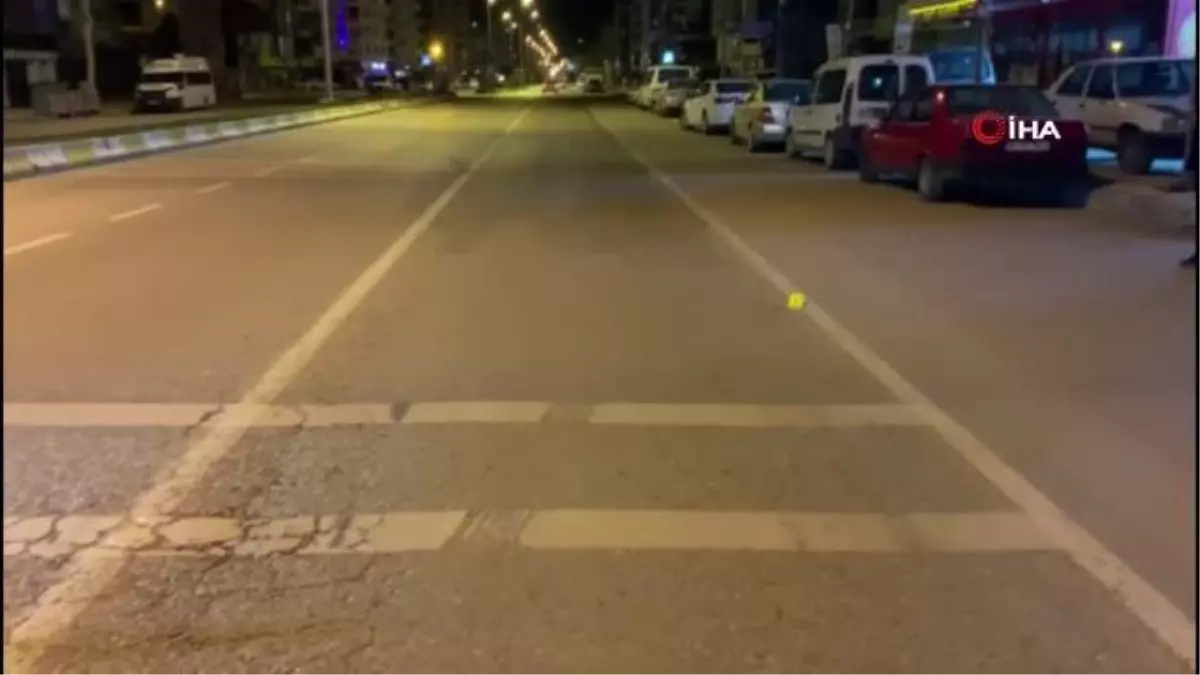 Çorum\'da park halindeki otomobil kurşunların hedefi oldu