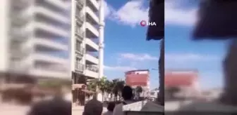 Depremde hasar alan cami minaresi böyle yıkıldı